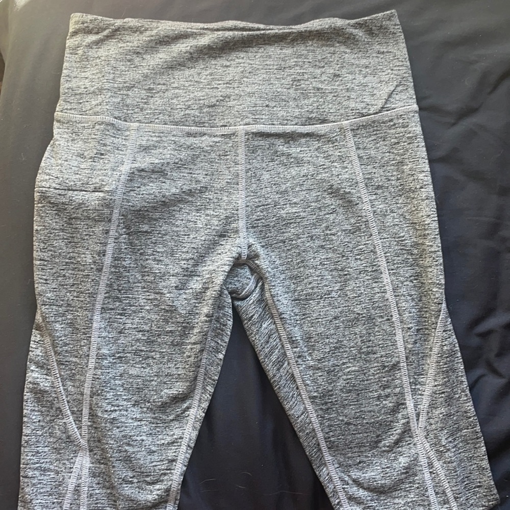 grey leggings with zip up side pockets